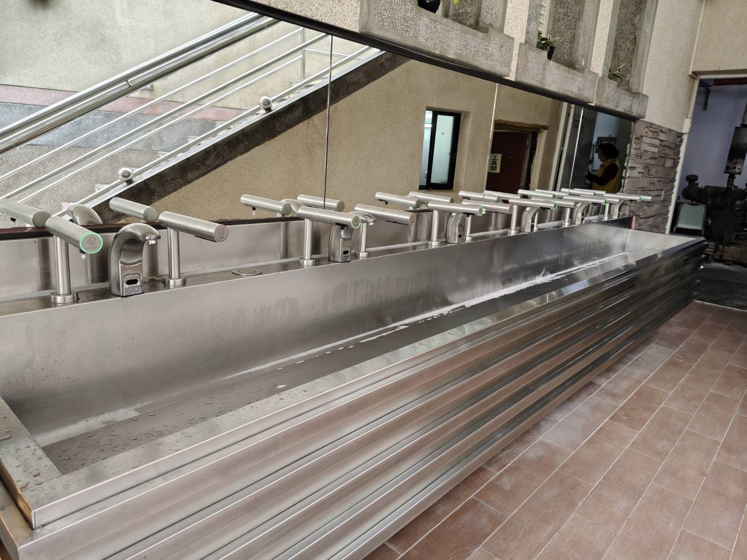 O Templo Longshan adotou a estação de lavagem de mãos EcoTap da Hokwang